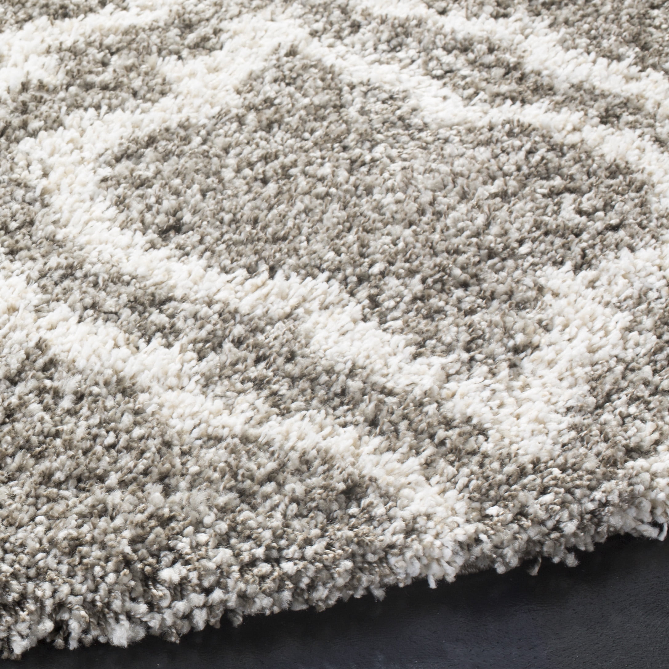 SAFAVIEH Hudson Louise Plush Geometric Shag Area Rug, Grey/Ivory, 3' x 3' Round