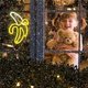 thumbnail image 5 of Cadena de luces colgantes de neón con forma de plátano, 47 x 32 cm, funciona con USB o pilas, para el hogar, el dormitorio, el bar, el restaurante, Navidad, fiesta de cumpleaños, regalo de Navidad, 5 of 5