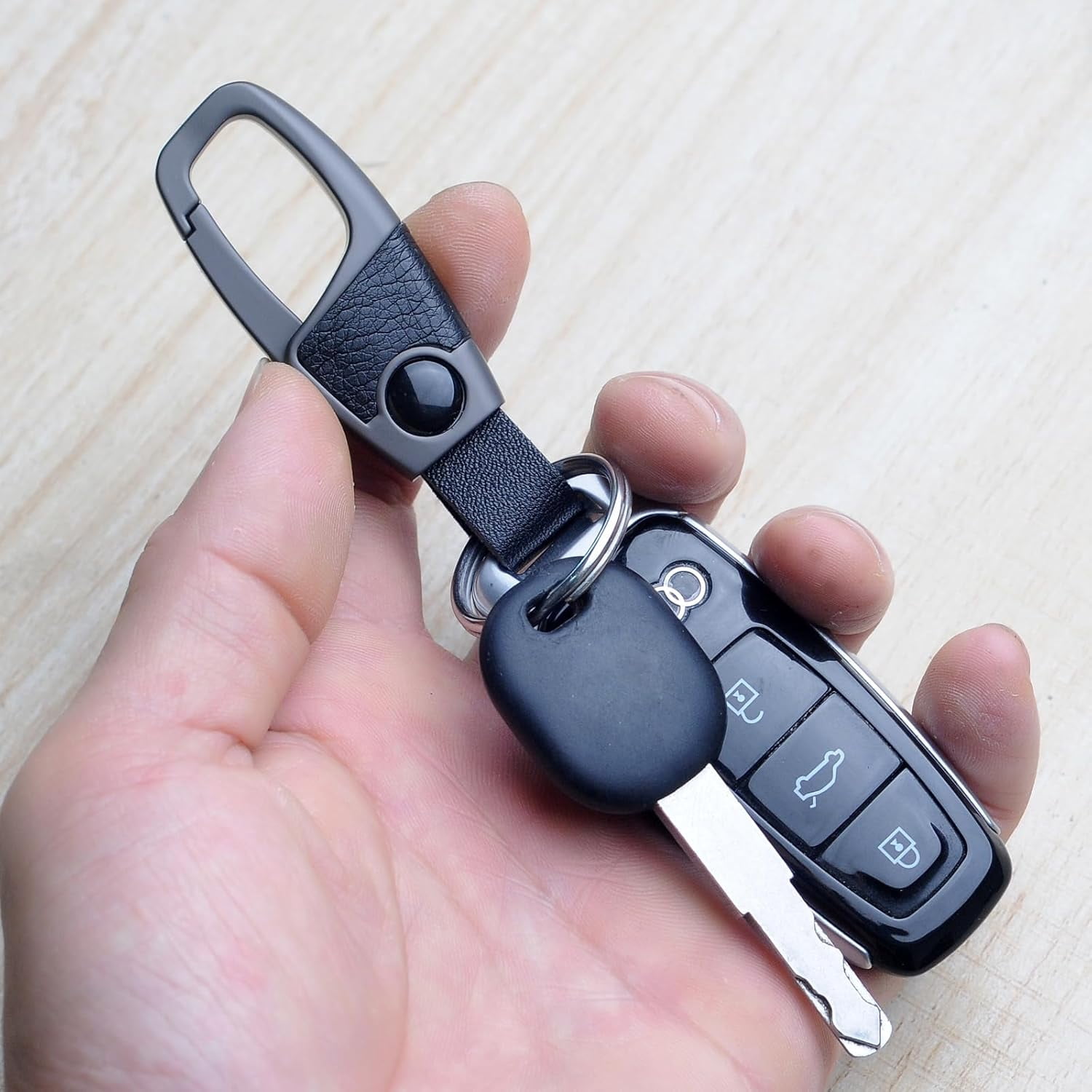 Leather car keychain universal key ring metal keychain ring for men and women