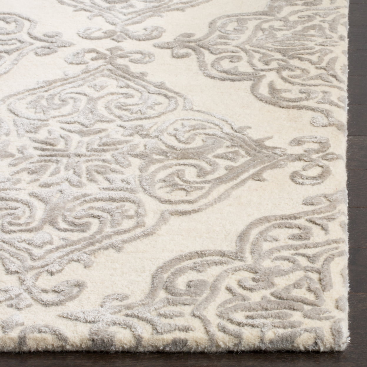 SAFAVIEH Glamour Georgene Damask Area Rug, Ivory/Silver, 6' x 6' Round