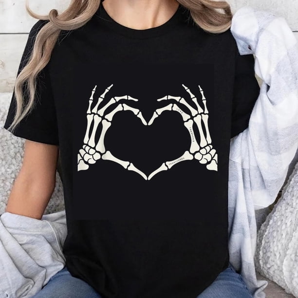Playera de Mujer Halloween Corazón con Manos de Esqueleto Diseño Gótico Divertido Negro 100% Algodón