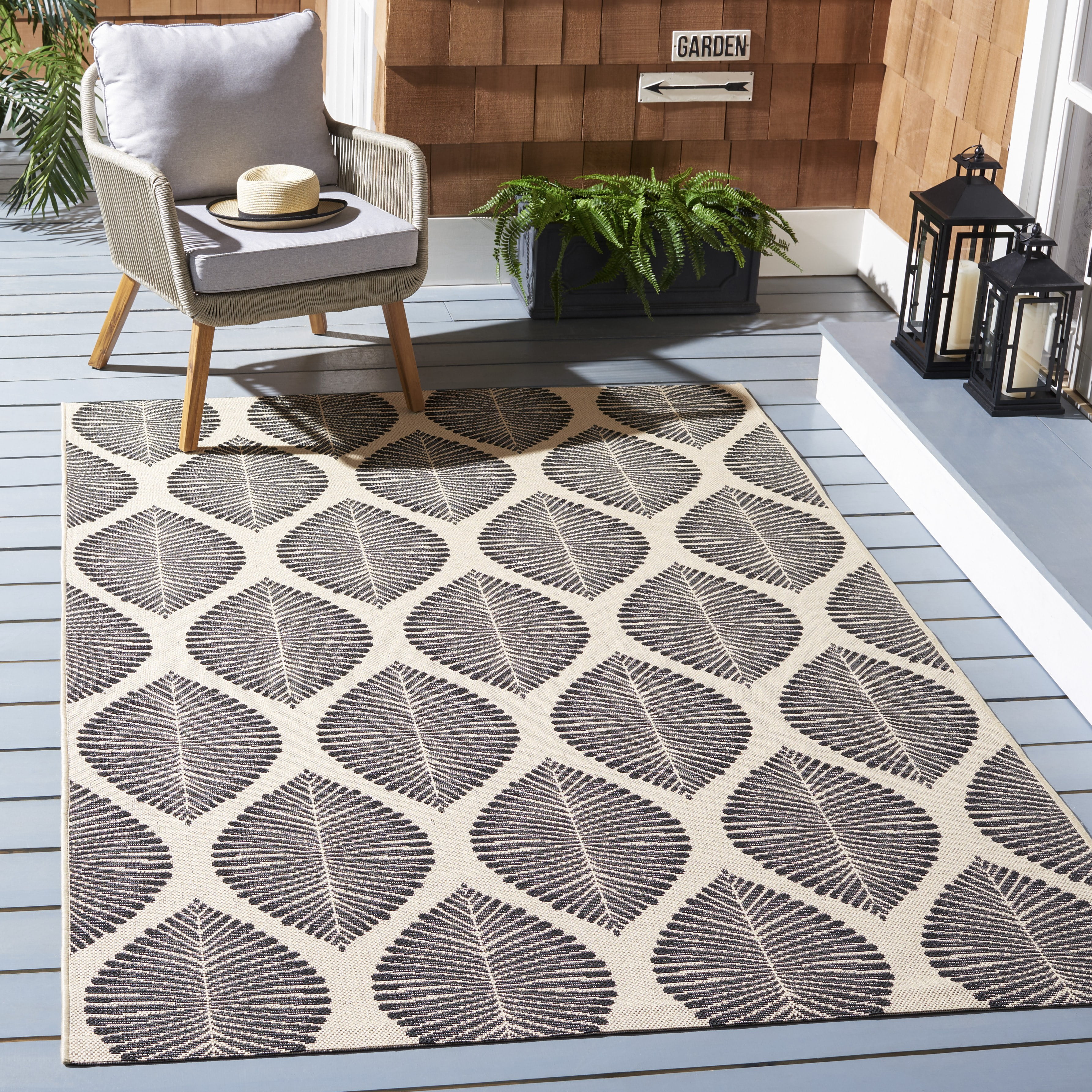 Safavieh Courtyard Deborah Geometric Indoor/Outdoor Area Rug, Black/Ivory, 5'3" x 7'7"