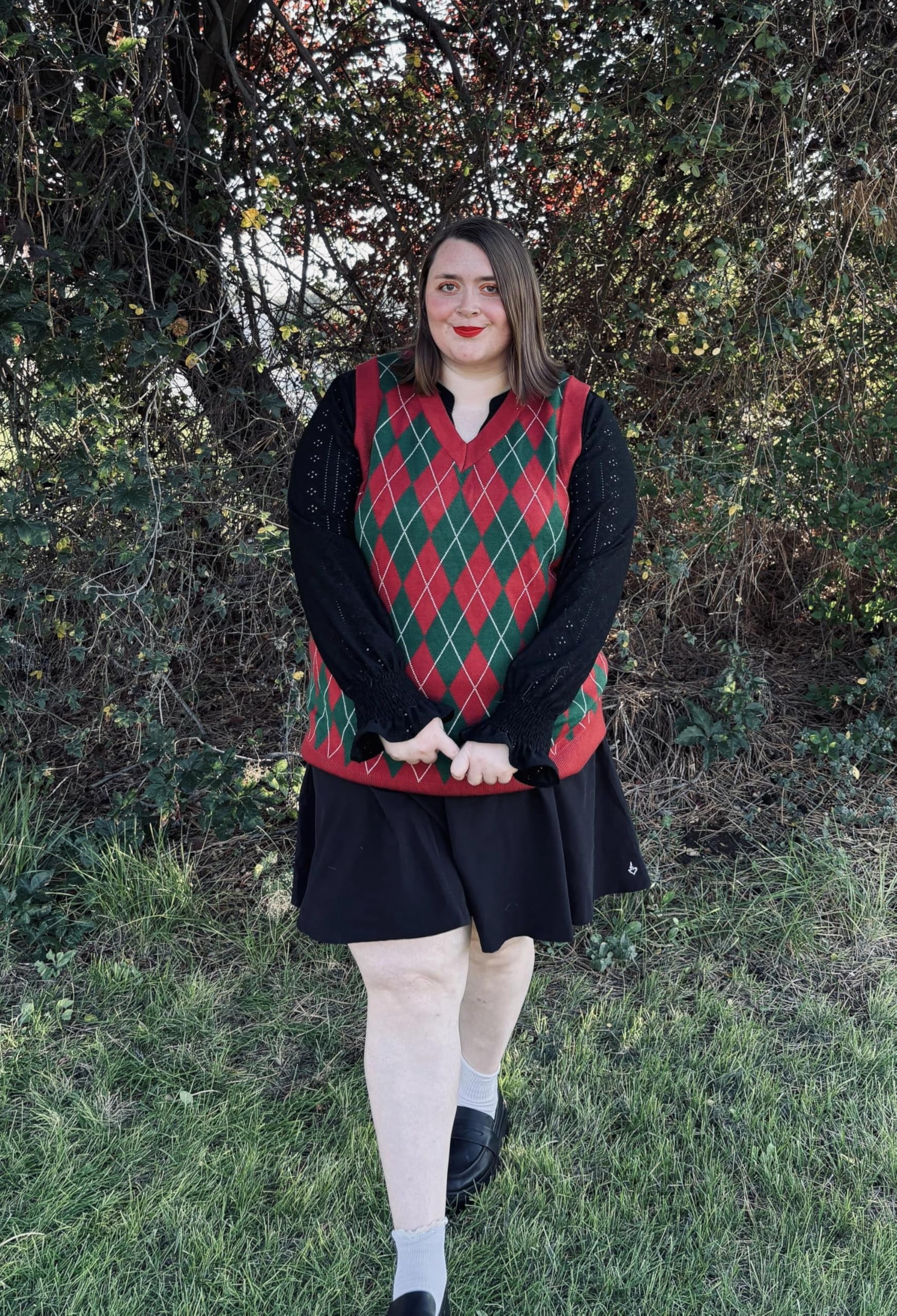 TIYOMI Plus Size Knit Vest Women Sweater Vest Red and Green Argyle V Neck Thick & Warm Wool Sleeveless Christmas Pullover Fall Winter Vest 3XL 22W 24W