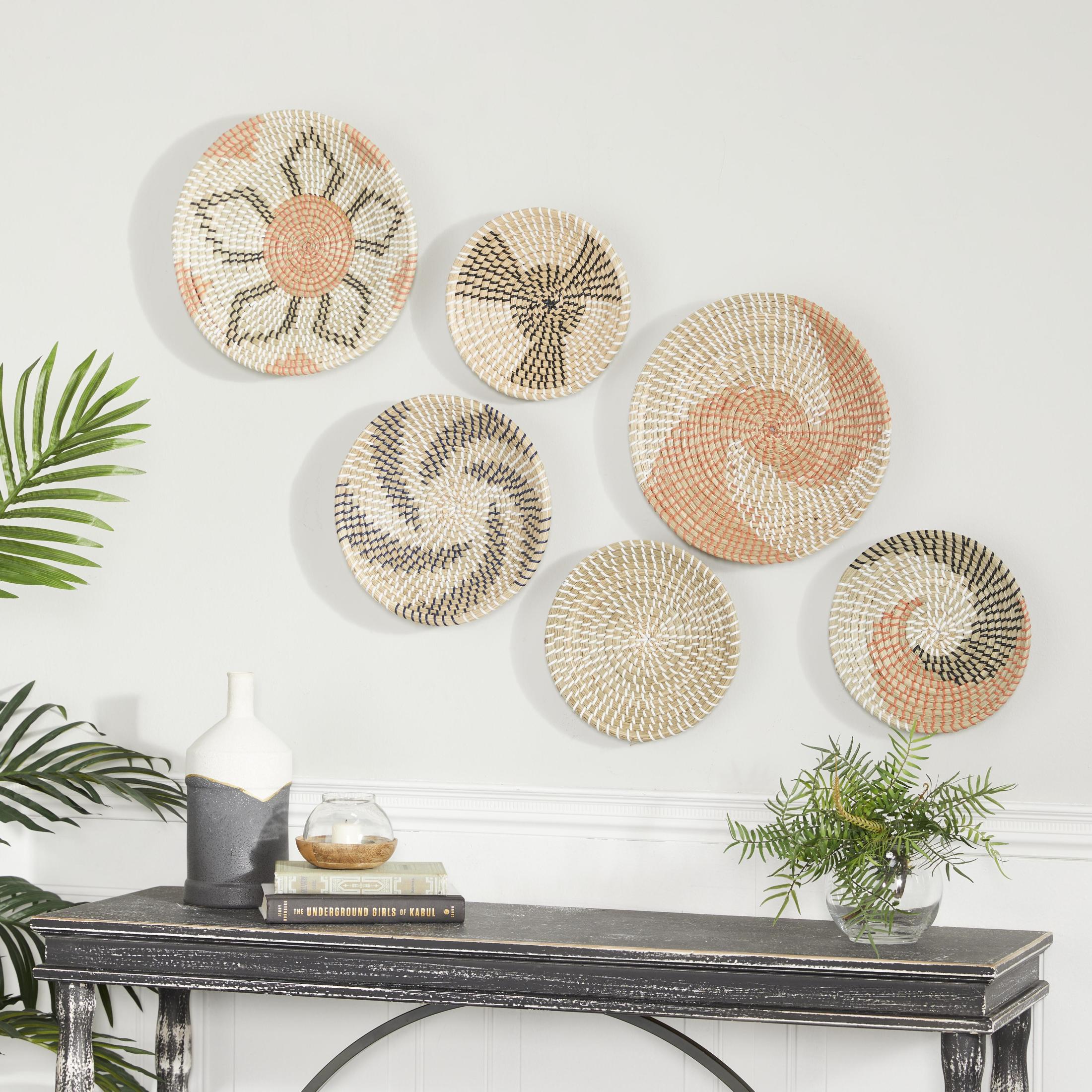 DecMode Orange Seagrass Handmade Patterned Basket Plate Wall Decor (6 Count)
