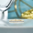 thumbnail image 2 of JeenMata Alianza de Bodas de 0,25 Quilates con Piedra Natal de Abril en Corte Princesa: Banda con Canal Pavé, Baño de Oro Amarillo de 18 K sobre Plata, 2 of 7