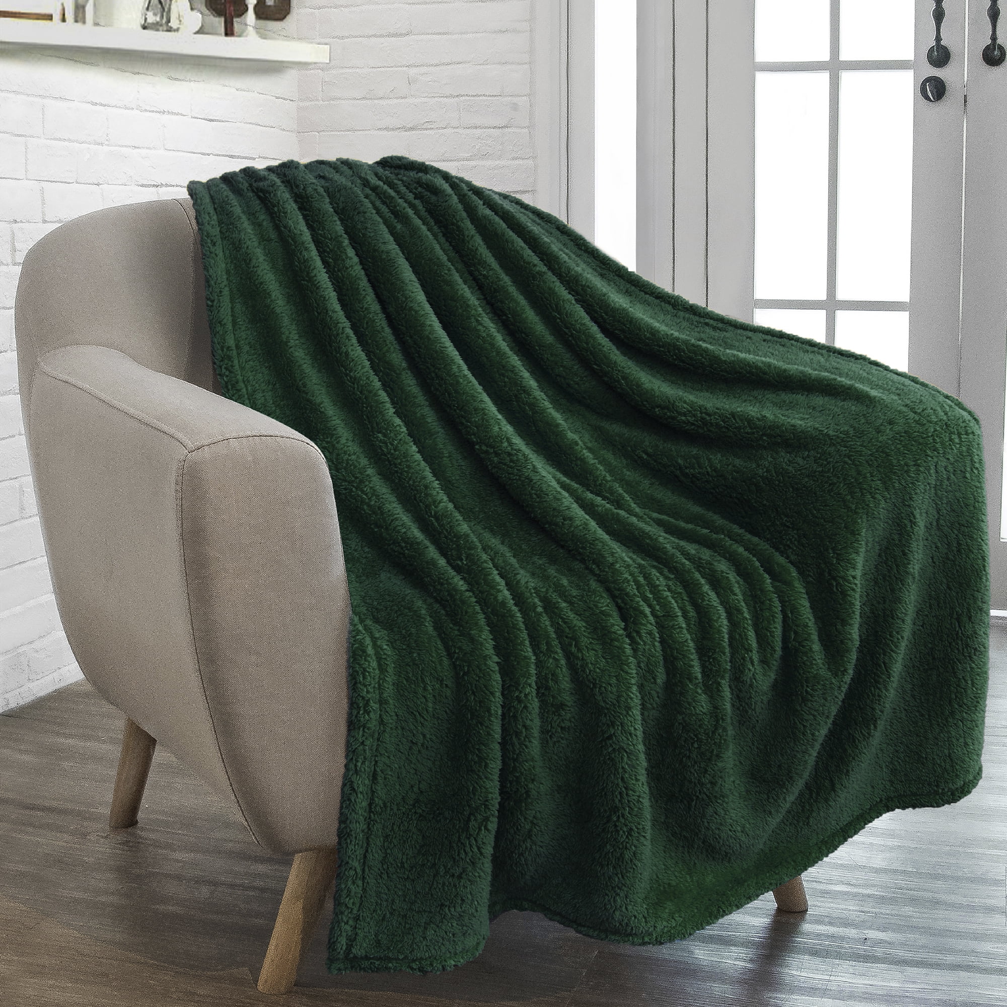 Super Soft Warm Green Fleece Blanket ideal for a bed or big enough for a sofa 