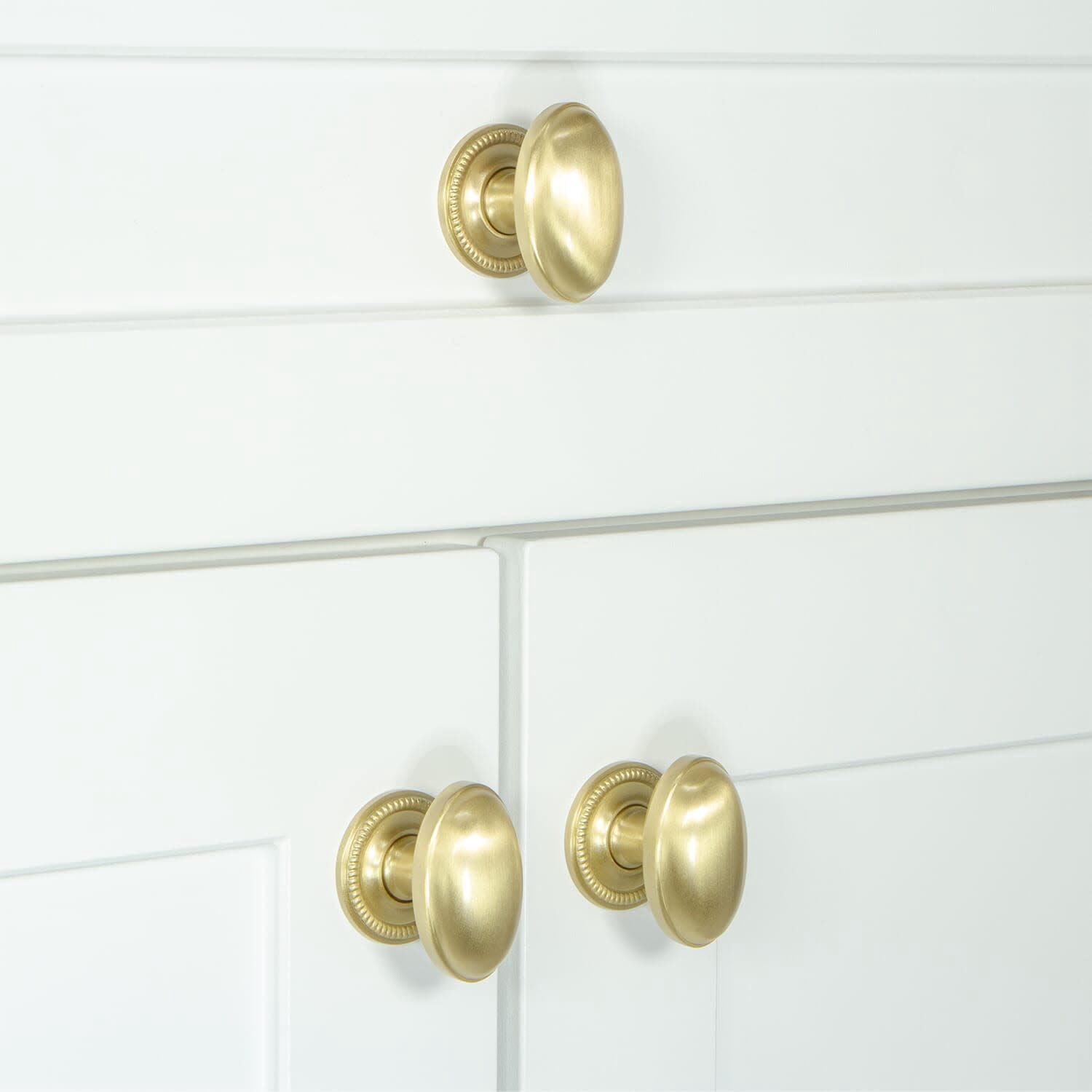 Grandeur 800114 Eden Prairie 1-3/4” Solid Brass Vintage Oval Cabinet Knob - Chrome