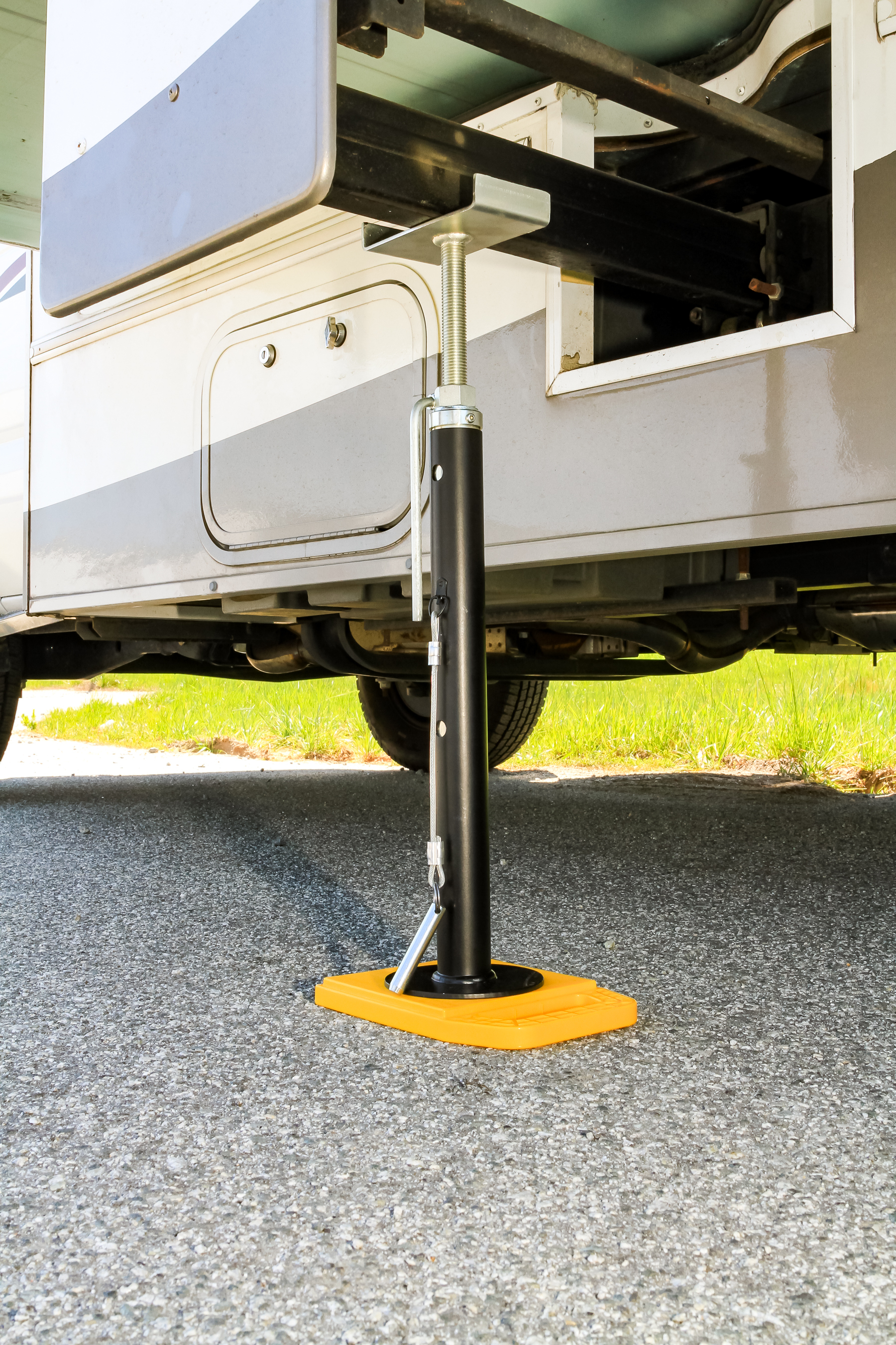 Camco Eaz-Lift Premium RV Slide-Out Support | Adjusts from 19 to 47-inches High | Holds up to 5,000 lbs. Each | Durable Steel, Black and Silver (48867) - image 7 of 9