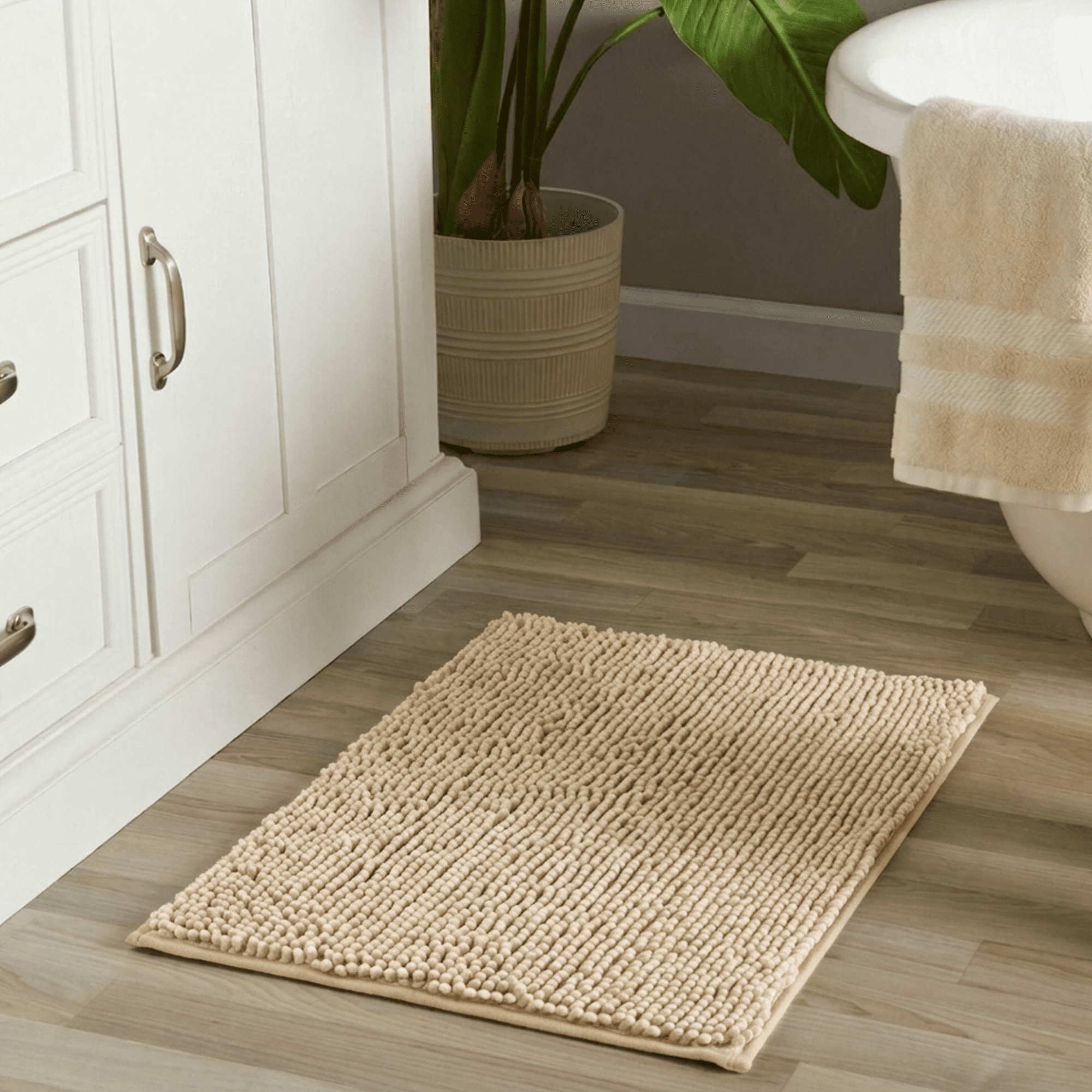 Wozola Chenille Bathroom Rug, Beige Ultra Soft Absorbent Bath Mat, Non-Slip Machine Washable Shower Floor Rug for Bathroom, Tub & Entryway, 24"x47"