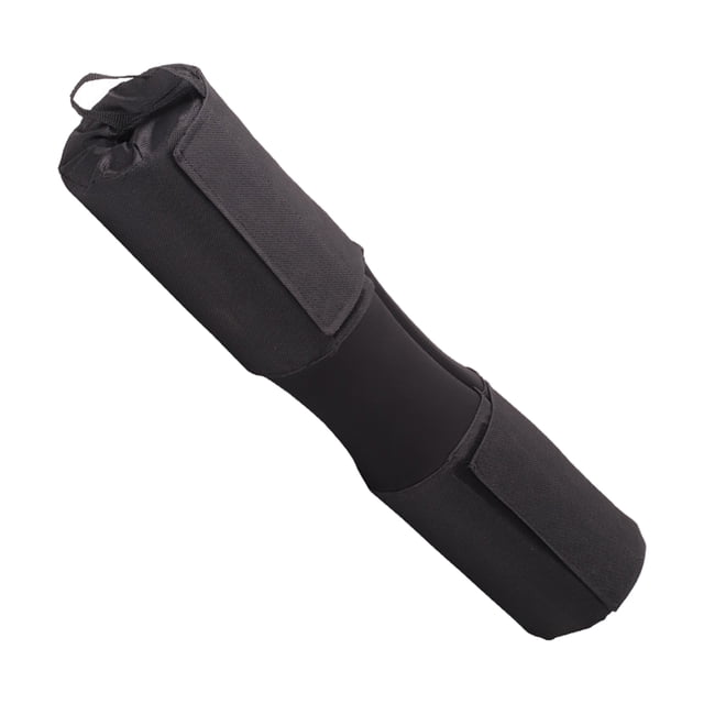 cojín para barra, gimnasio, levantamiento de pesas, en cuclillas, negro 450x9 cm acolchado con ranura central para cuello, espuma de alta densidad, cubiertas antideslizantes y correas de velcro en los extremos, asa de transporte; vista en ángulo 3/4 sobre fondo blanco, adecuado para sentadillas, estocadas y empuje de cadera.