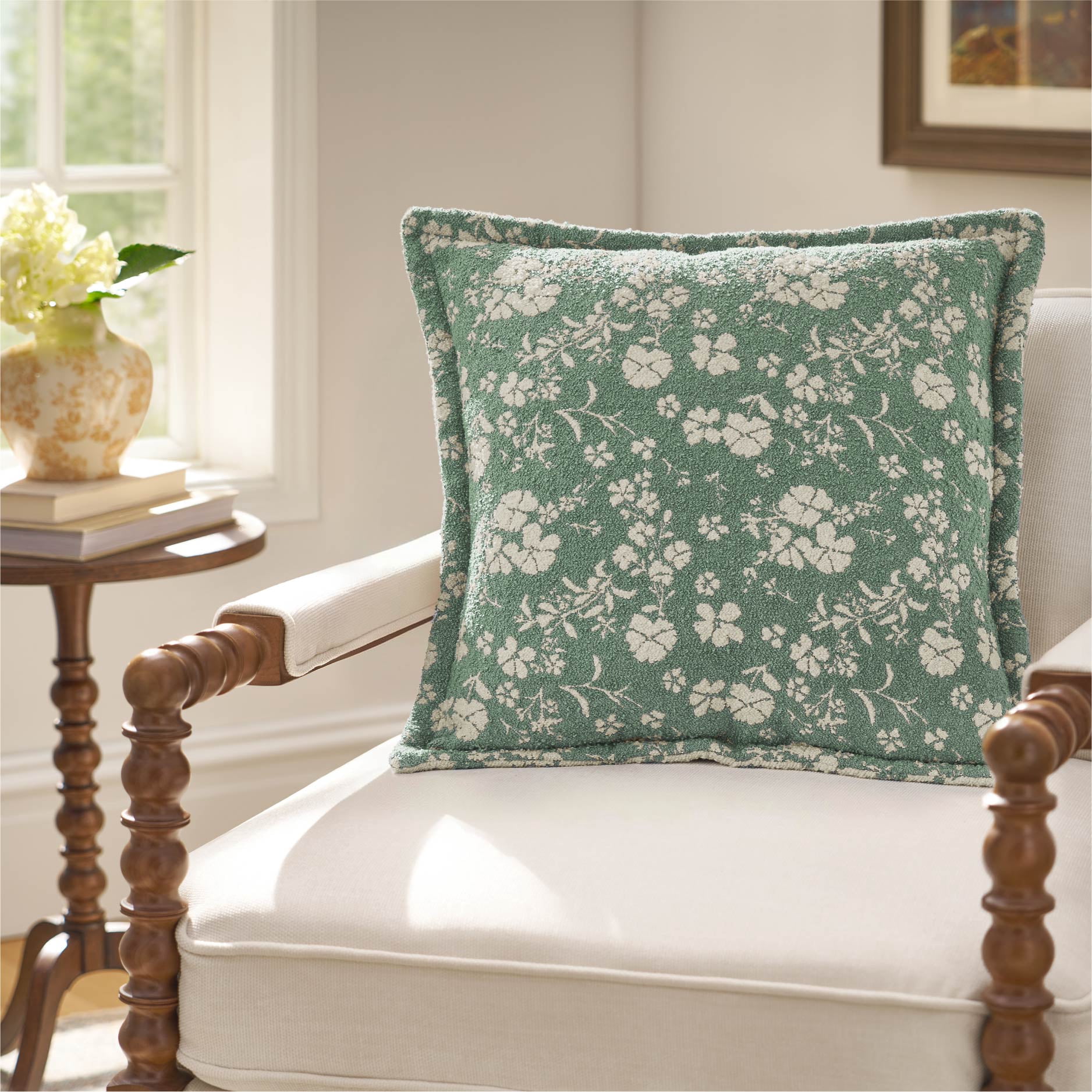 The Pioneer Woman Green Daisy Bouclé Decorative Pillow, 20 in x 20 in