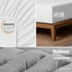 thumbnail image 5 of Set Edredón Acolchado con Fundas de Almohadas y Juego de Sábanas Dreamlab. Juego de Cama Completo para Cualquier Temporada. Hipoalergénico. Tamaño King, Gris claro y Blanco, 5 of 9