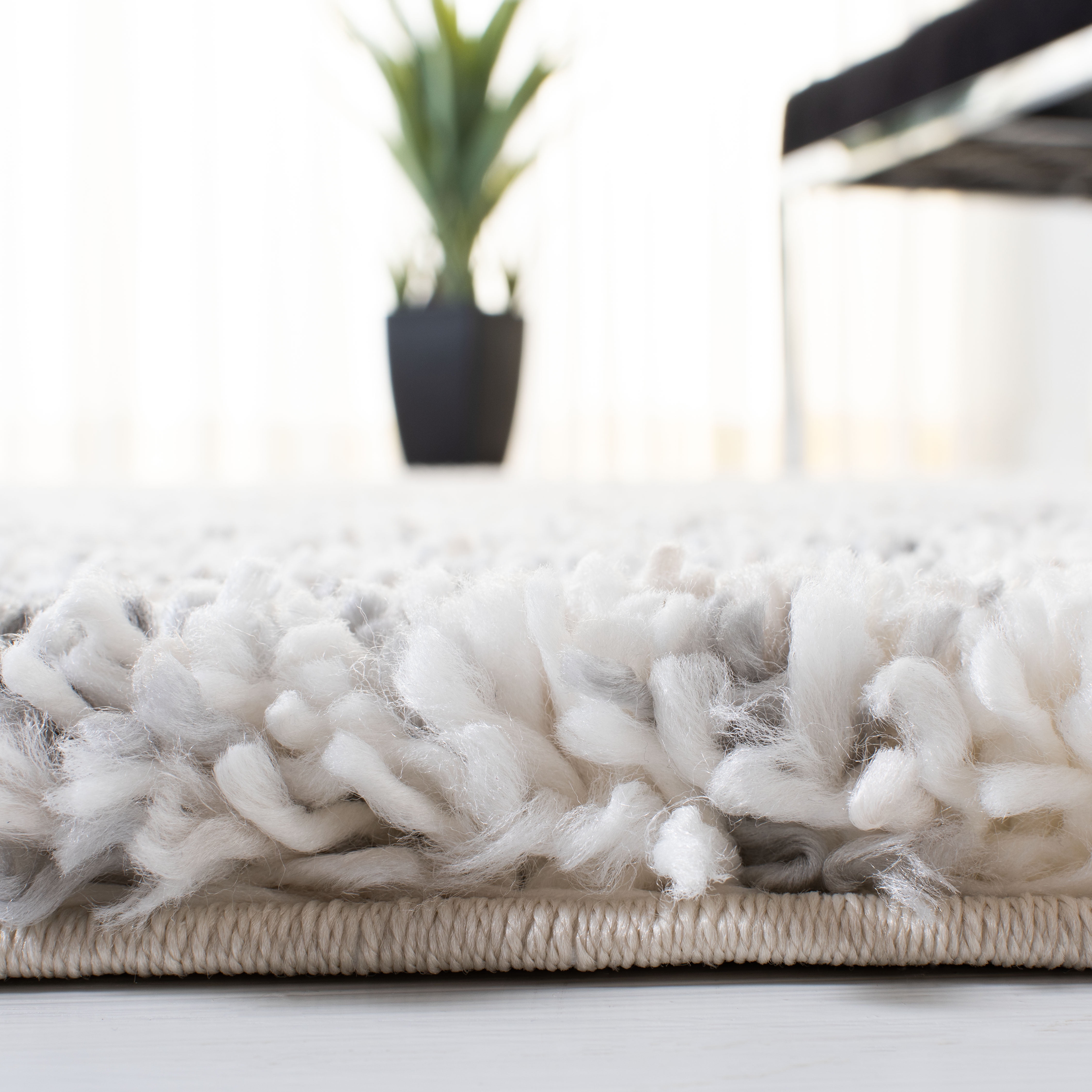 SAFAVIEH Fontana Shag Darina Diamond Plush Runner Rug, Grey/Ivory, 2'3" x 20'