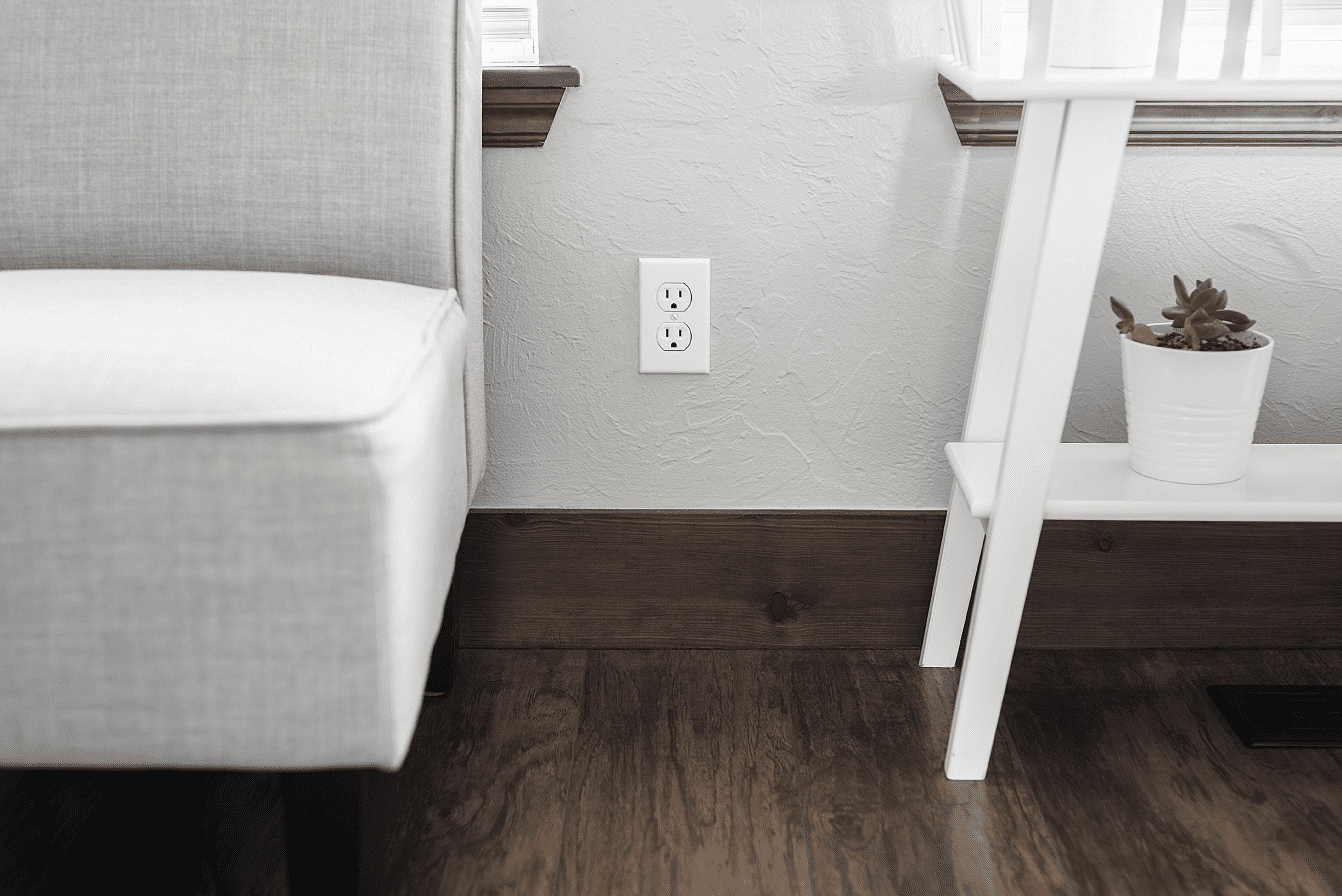 GE Heavy-Duty Grounding Duplex Receptacle Outlet, 15A, 42157