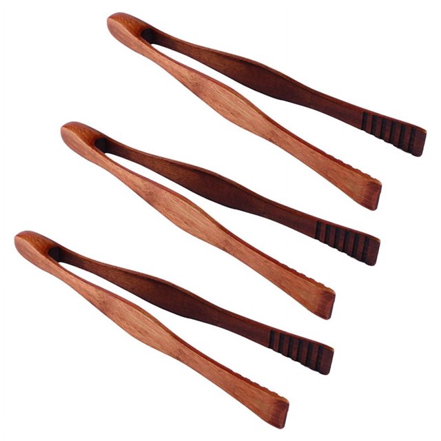 3 piezas de herramientas para barbacoa de 26,5 cm, pinzas de madera portátiles, hechas a mano con mango tallado y punta acanalada, ligeras y fáciles de transportar; aptas para asar y servir fruta, pan o alimentos fritos calientes, y a menudo usadas para presentar alimentos en la parrilla.