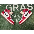 thumbnail image 4 of Air Jordan Retro 1 High OG Chicago Lost and Found (PS) Size 3Y, 4 of 6