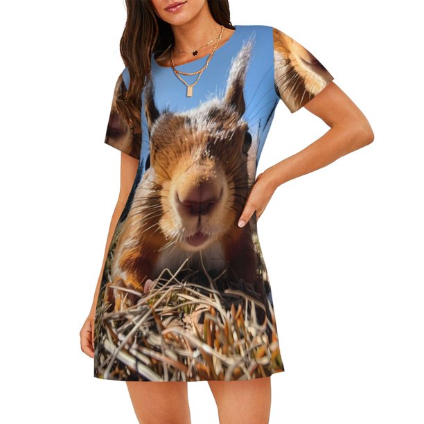 Balery Close-Up Curious Squirrel Camisón de manga corta con cuello redondo para mujer, cómodo y elegante.