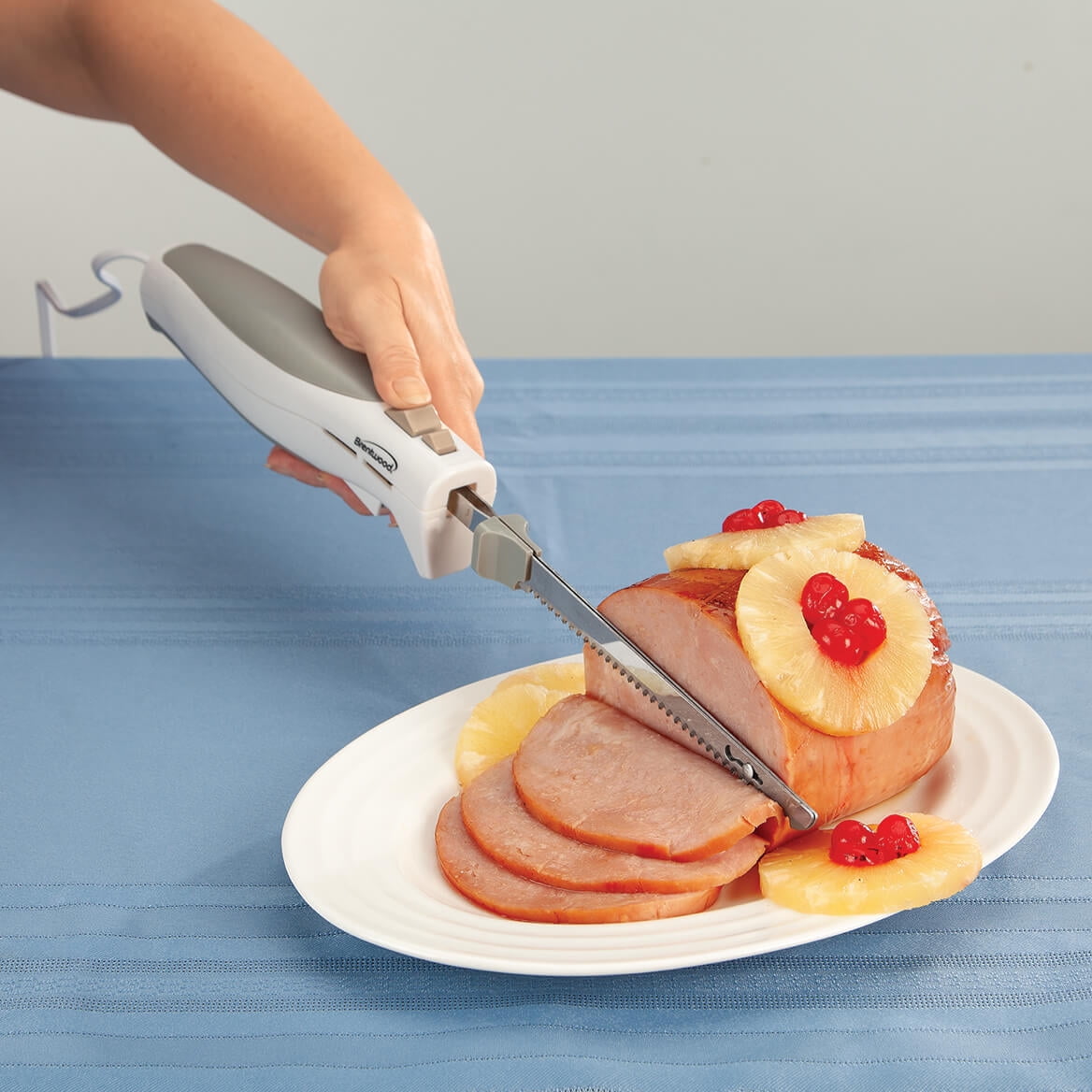Brentwood TS-1010 7-Inch Electric Carving Knife, White