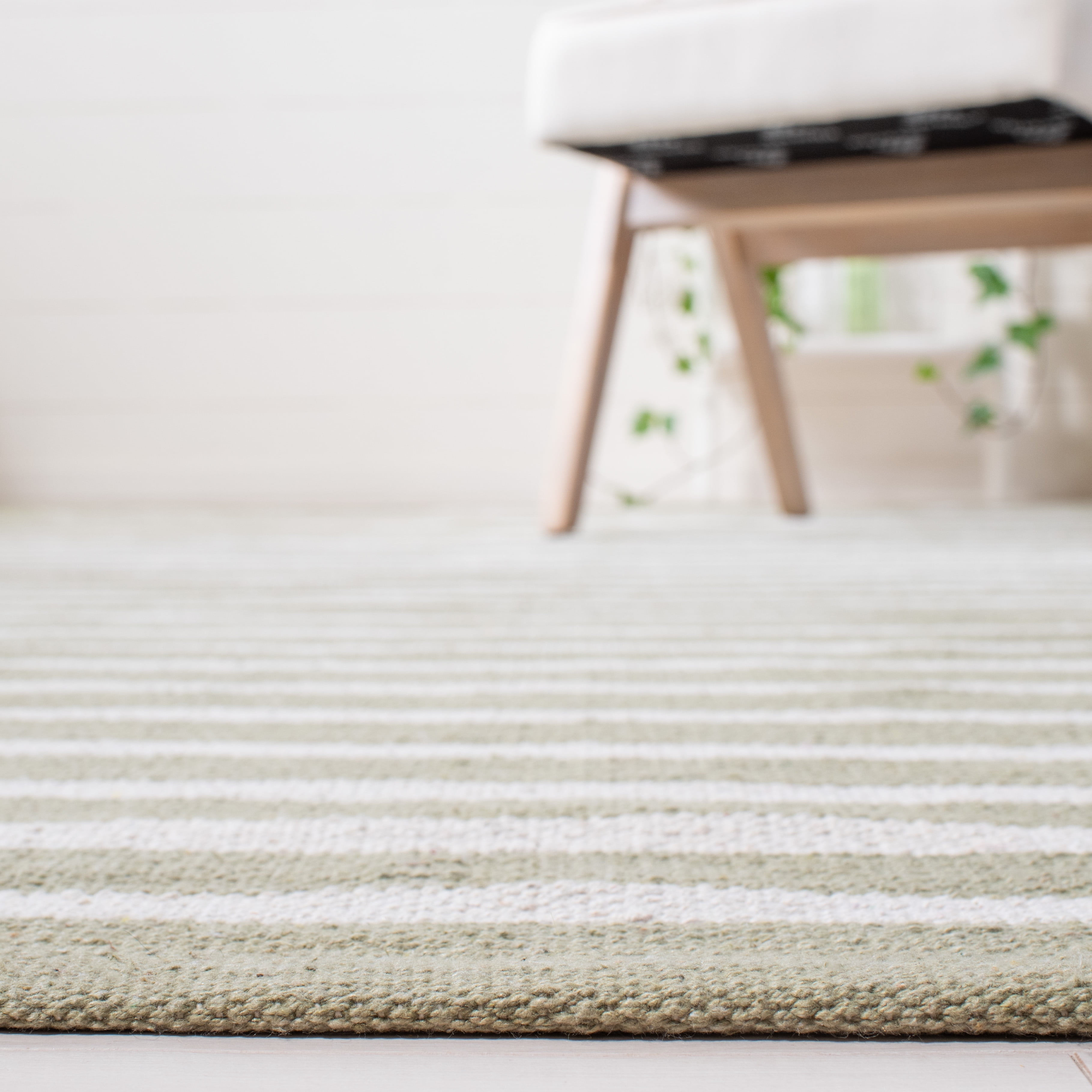 SAFAVIEH Montauk Amadine Striped Cotton Area Rug, Light Green/Ivory, 4' x 6'