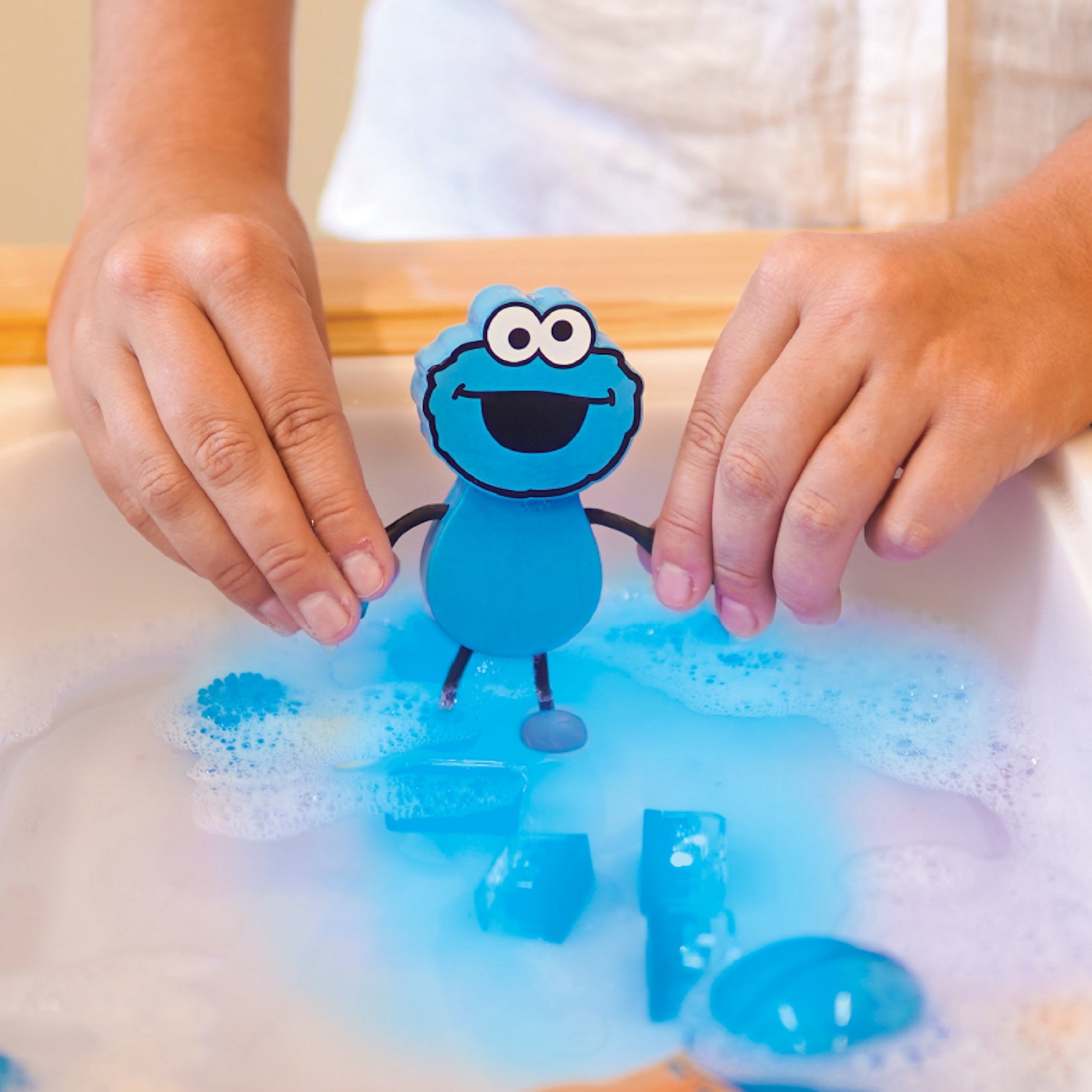 Glo Pals Cookie Monster water activated light up cubes