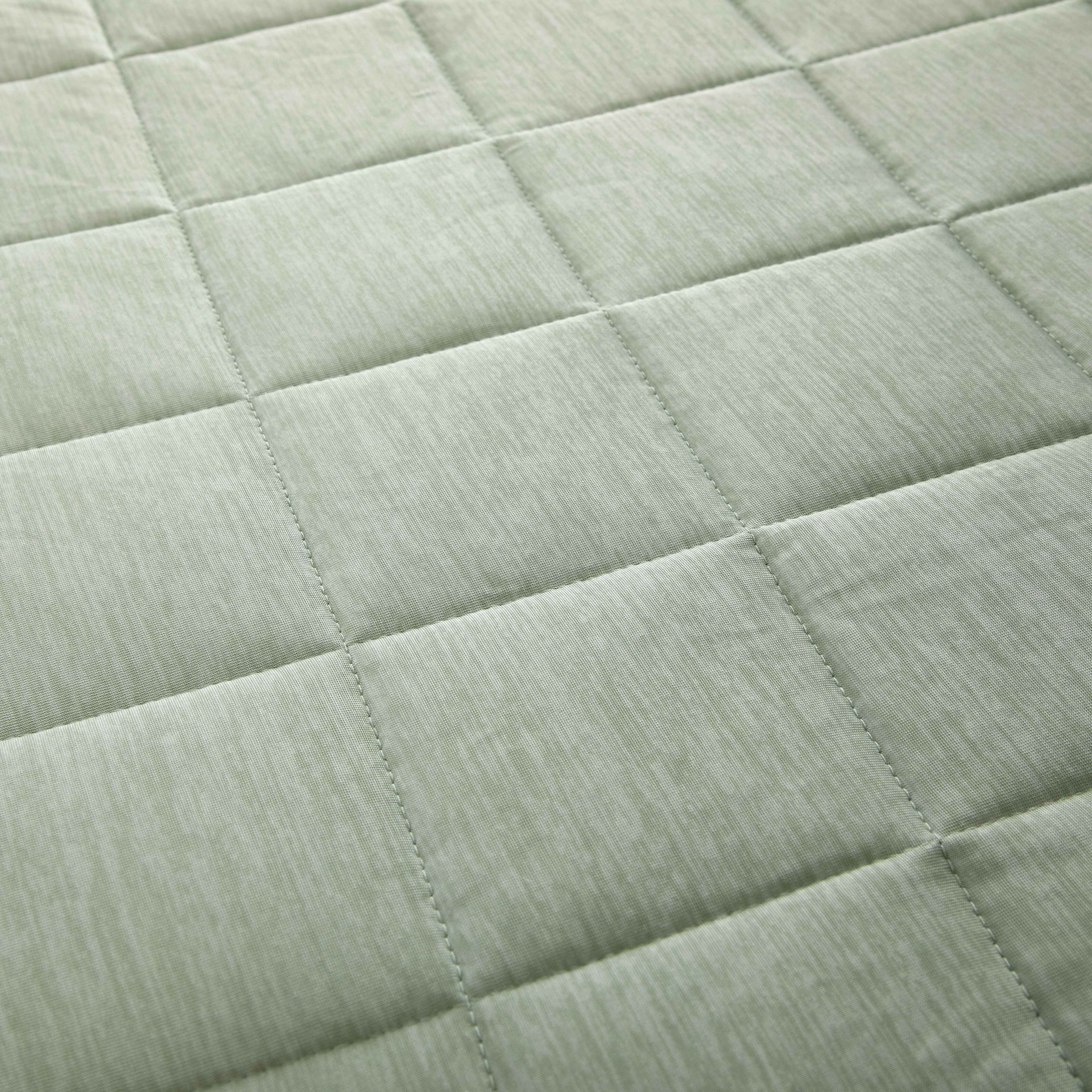Essential Cooling Throw for All Seasons, Green, 50" x 60"