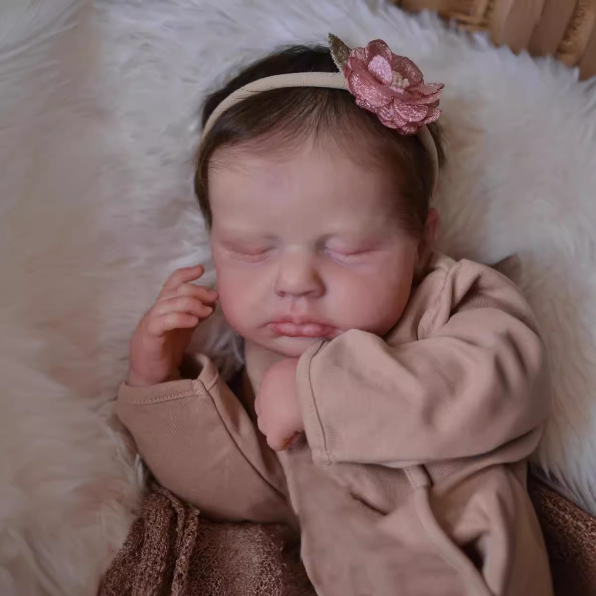 Lifelike Reborn Baby Dolls Real Life Realistic Baby Dolls 20 '' Sleeping Newborn Baby Girl with Feeding Accessories Toy for Age 3+