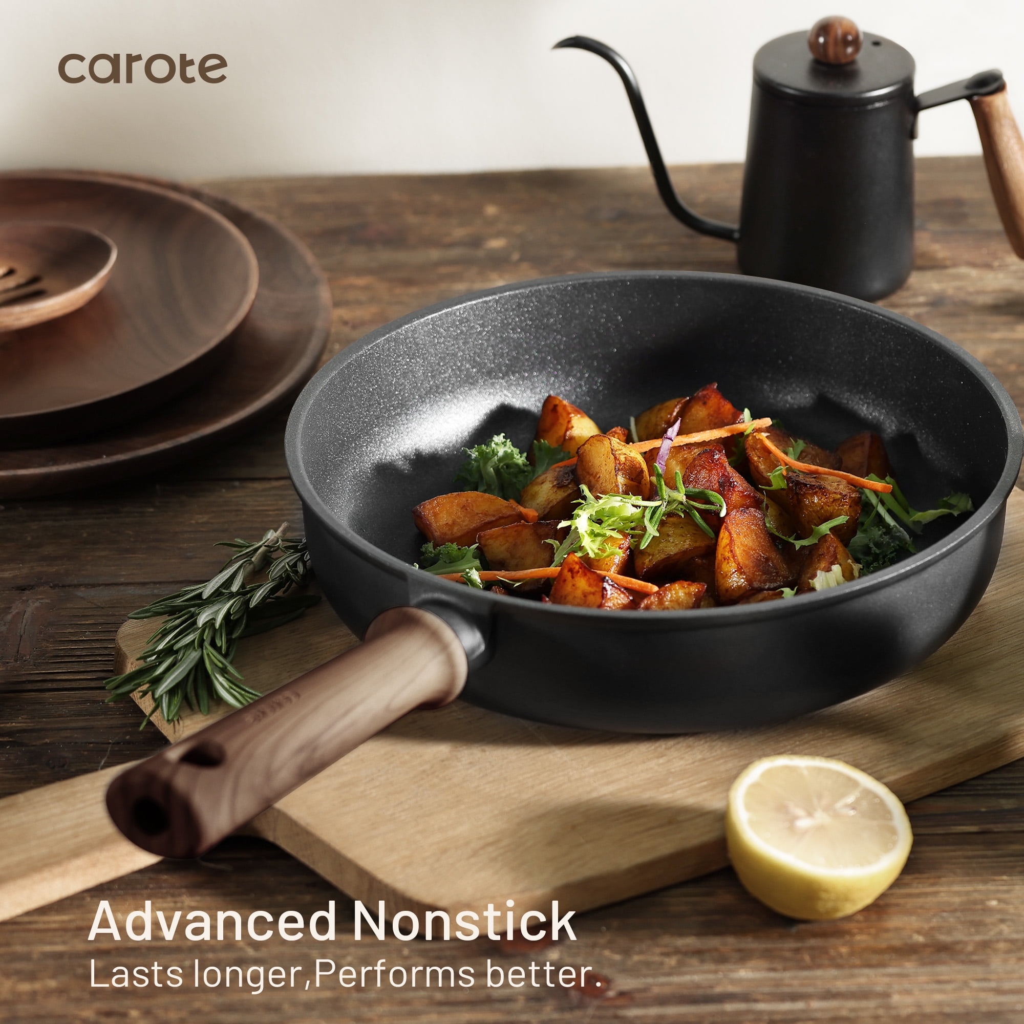 Batterie de cuisine antiadhésive en titane Carote Batterie de cuisine antiadhésive en titane Carote – 15 pièces, Compatible induction, avec ustensiles en silicone et protège-poêles, passe au lave-vaisselle – Coloris noir
