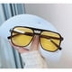 thumbnail image 2 of Gafas De Sol De Marco Cuadrado Grande Retro De Moda Para Hombres Y Mujeres De Verano Al Aire Libre Protección UV Original A Prueba De Viento Amarillo, 2 of 4