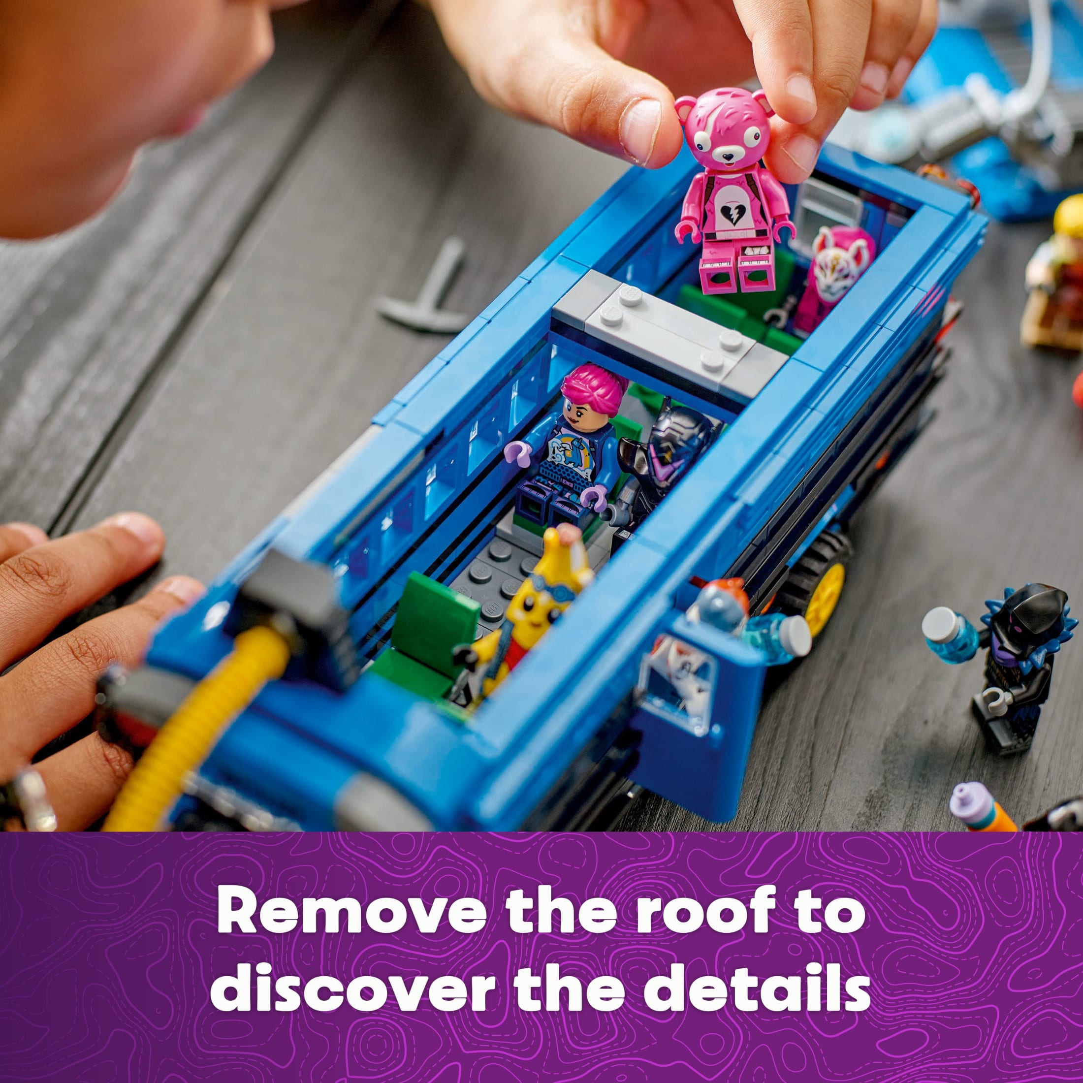LEGO Fortnite Battle Bus - Juguete Coleccionable de Fortnite para Niños, Niñas y Niñas, Edades 10+ - Set de Juego de Imaginación con 9 Minifiguras del Videojuego - Ideas de Regalo para Fans - 77073 5