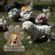 thumbnail image 4 of Lápida para mascotas, perros y gatos | Lápida de resina para jardín e interior | Adorno de homenaje y recuerdo de la pérdida de una mascota en beige o gris, 4 of 6