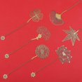 thumbnail image 3 of CHAO 6 marcadores de metal dorado con cadena, marcador hueco, exquisito marcador de hoja de metal, flor de clavel de ginkgo, hoja de arce para amantes de los libros, lectores adolescentes, 3 of 5
