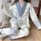 thumbnail image 3 of Ropa de lactancia de algodón de aire para mujer, pijamas de dos piezas de algodón para lactancia posparto, ropa de casa cálida con cuello en V para primavera 2023, 3 of 5