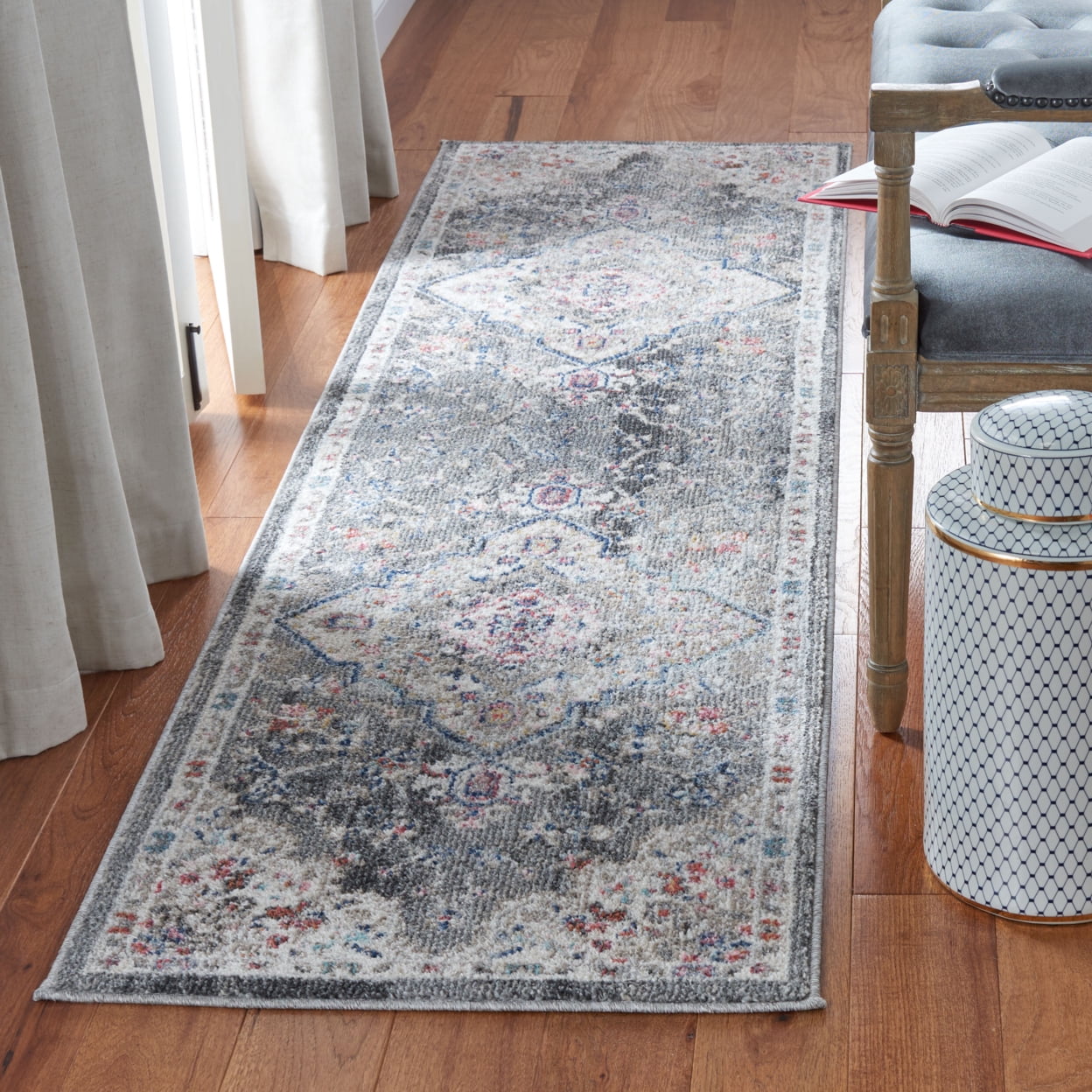 SAFAVIEH Phoenix Belinda Medallion Area Rug, Ivory/Grey, 4'5" x 6'5"
