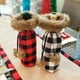 thumbnail image 5 of Fundas navideñas a cuadros para botellas de vino. Soporte navideño para botellas de vino con botella de vino de imitación., 5 of 8