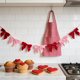thumbnail image 5 of Decoraciones para San Valentín | Guirnalda de lazo de terciopelo rojo de 1,8 m para repisa de chimenea | Decoración para puertas, ventanas, dormitorios, salas de estar y entradas., 5 of 9