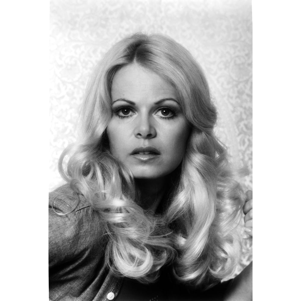 Sally Struthers Portrait in Classic Photo Print (24 x 30)