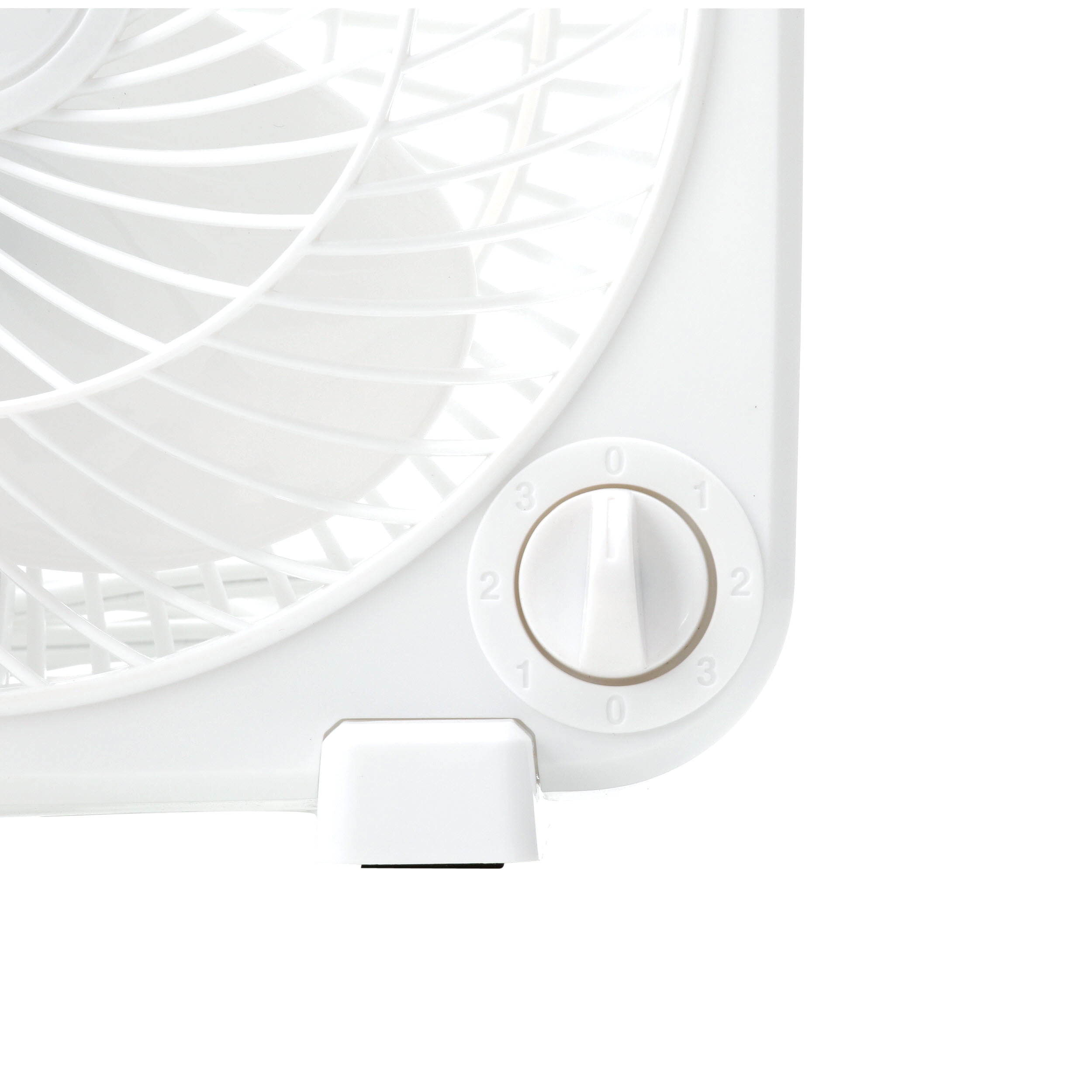 Mainstays 9inch Personal Desktop Fan with 3 Speeds, White