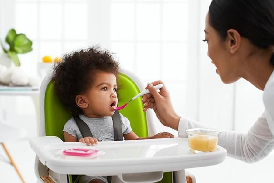 OXO Tot - Ensemble de cuillères d'alimentation - Bord en silicone souple sur la cuillère - Ustensiles d'alimentation pour bébés et tout-petits - Rose