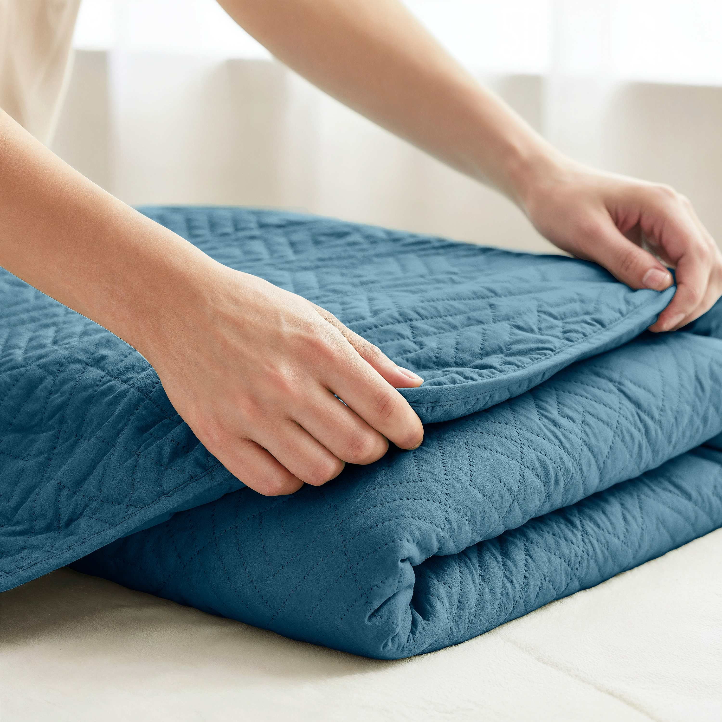 Clara Clark Quilt Sets, 5 Piece Lightweight Reversible Quilt Bedspread, Diamond Weave Coverlet Bedding Set, Queen Blue Heaven