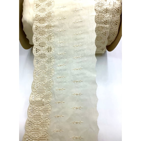 Natural 5-1/2" Eyelet Swirl Edge - 3 Yards