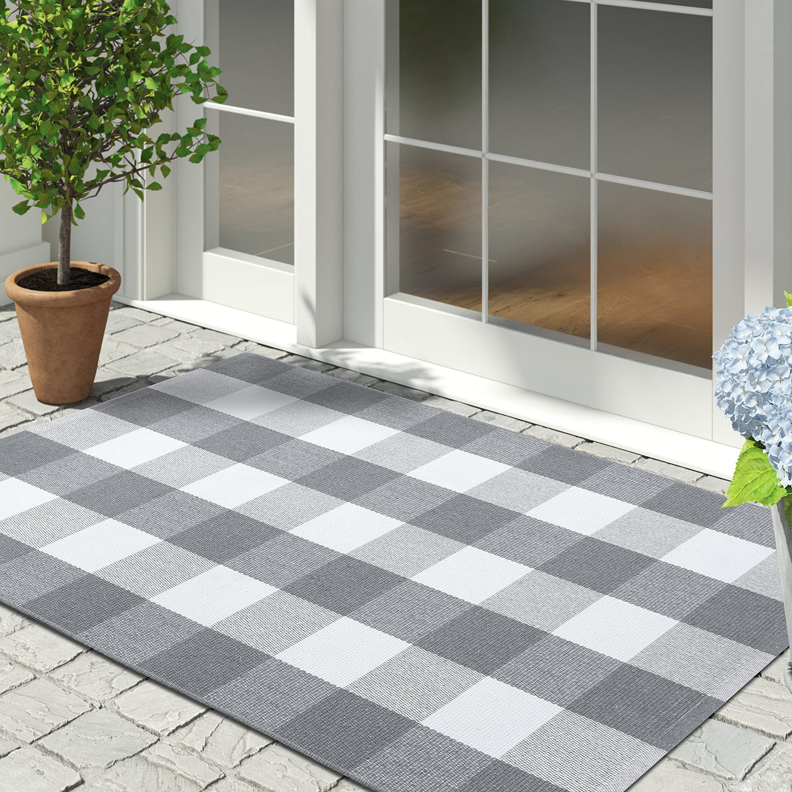 Ruggable - With new washable doormats, layering never looked so good. 😍  (via @raising3foodies) Rug: Honeycomb Home Doormat & Outdoor Gingham Black  & White