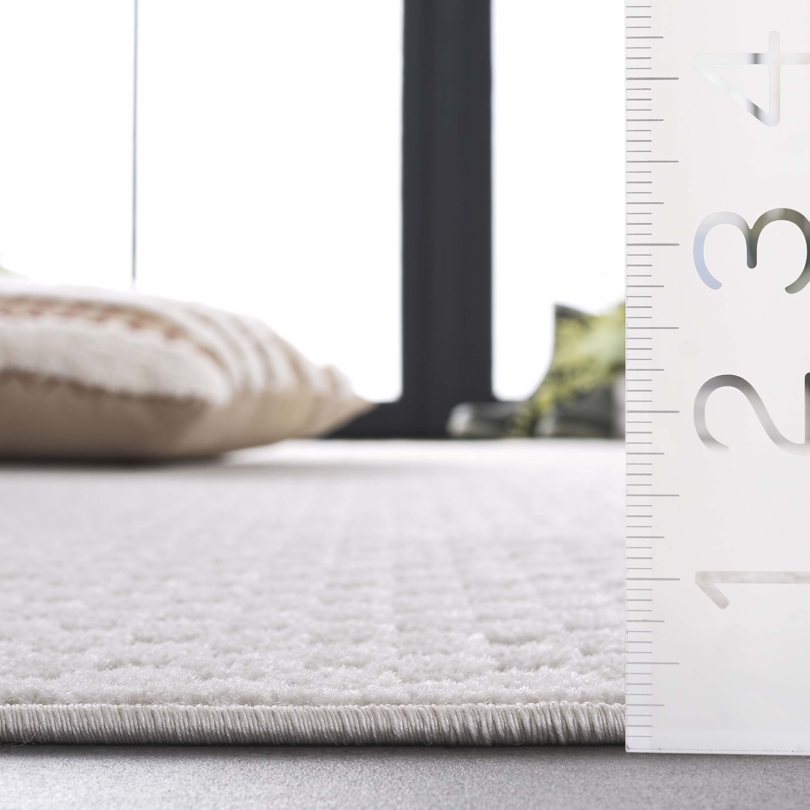 SAFAVIEH Stella Rosheen Geometric Indoor/Outdoor Area Rug, Ivory, 4' x 6'