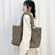 thumbnail image 5 of Bolso de mano de tela suave de gran capacidad y moderno para mujer, elegante bolso de hombro con estilo y asa cómoda para uso diario, bolso de hombro de tela., 5 of 6