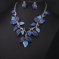 thumbnail image 4 of Collier Pendentif Feuille Élégant avec Boucles d'Oreilles pour Femme, 4 of 10