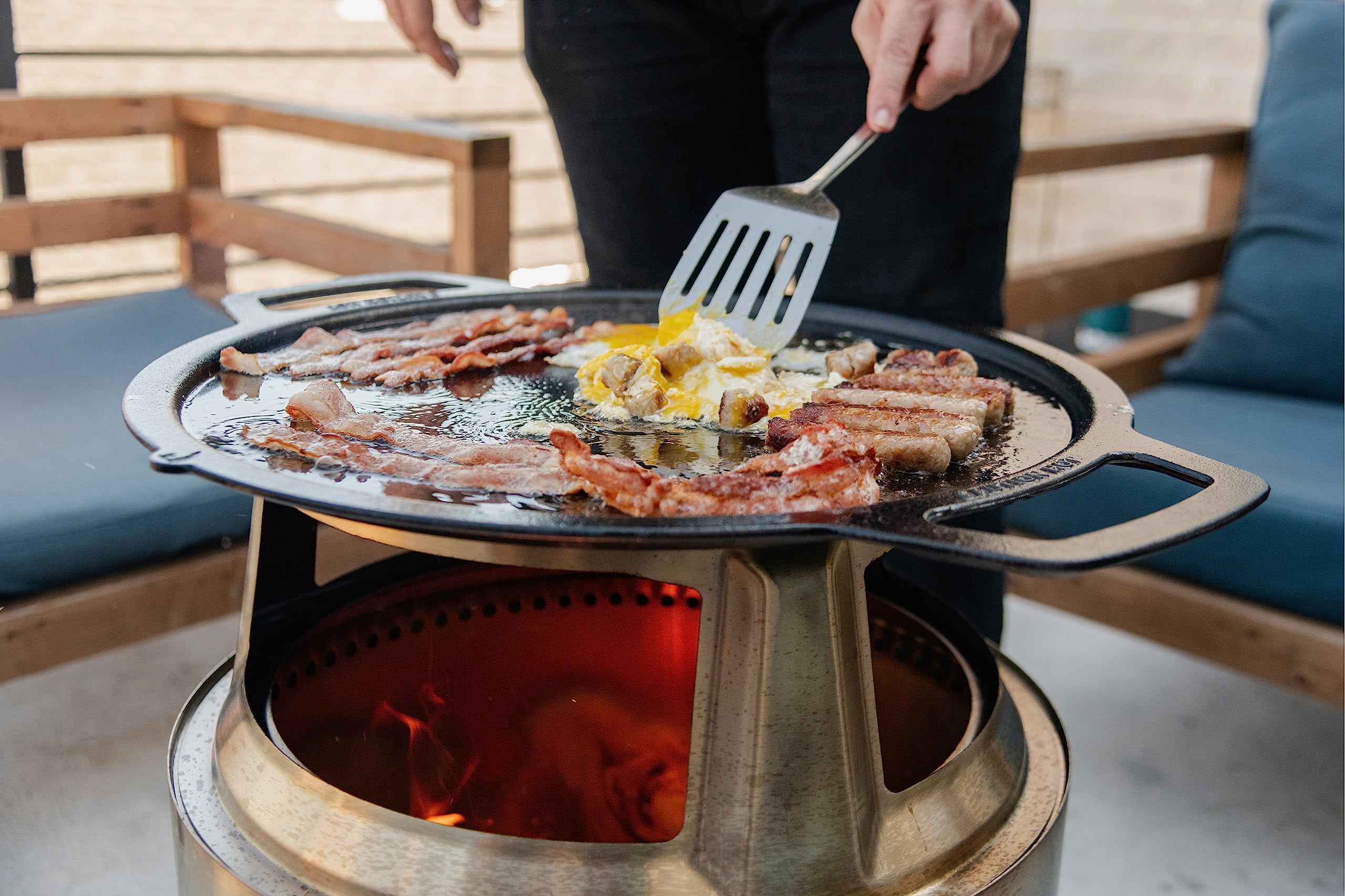 Solo Stove Ranger Griddle + Hub, Cast Iron Cookware with Stainless steel Hub for 6.5” Elevation, Addition to Ranger fire pit, Weight: 14.5lbs , Cooking surface diameter 14.25"