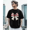 thumbnail image 4 of Camiseta para hombre, cuello redondo suave, lazos navideños rojos y blancos, manga corta, informal, 4 of 8