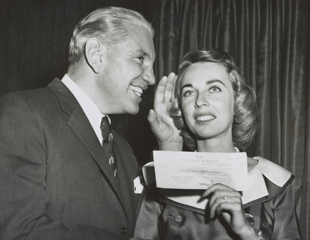 Dr. Joyce Brothers Holds Her Check For Correctly Answering The 64 History (36 x 24) Walmart