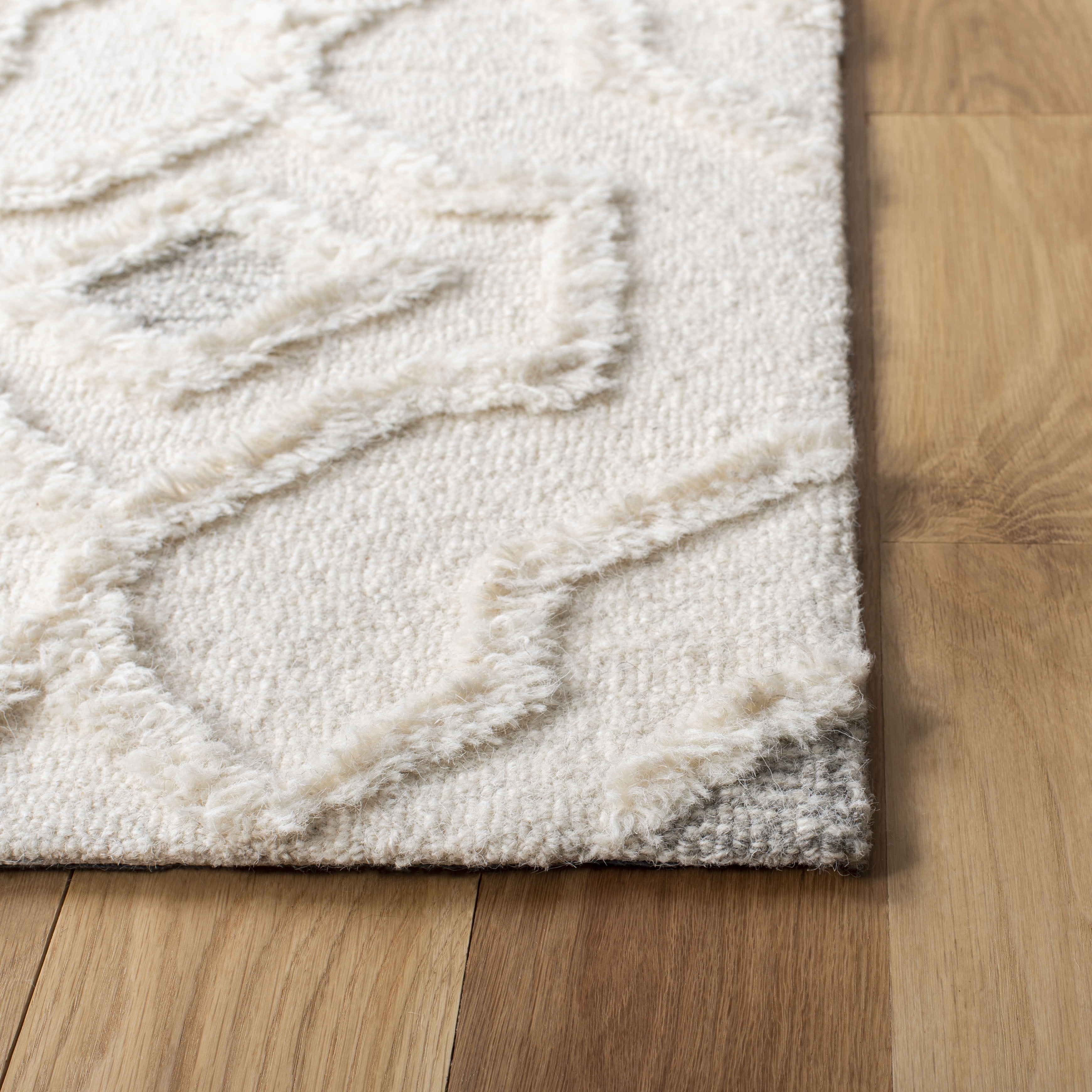 SAFAVIEH Casablanca Merton Diamond Wool Runner Rug, Ivory, 2'3" x 8'