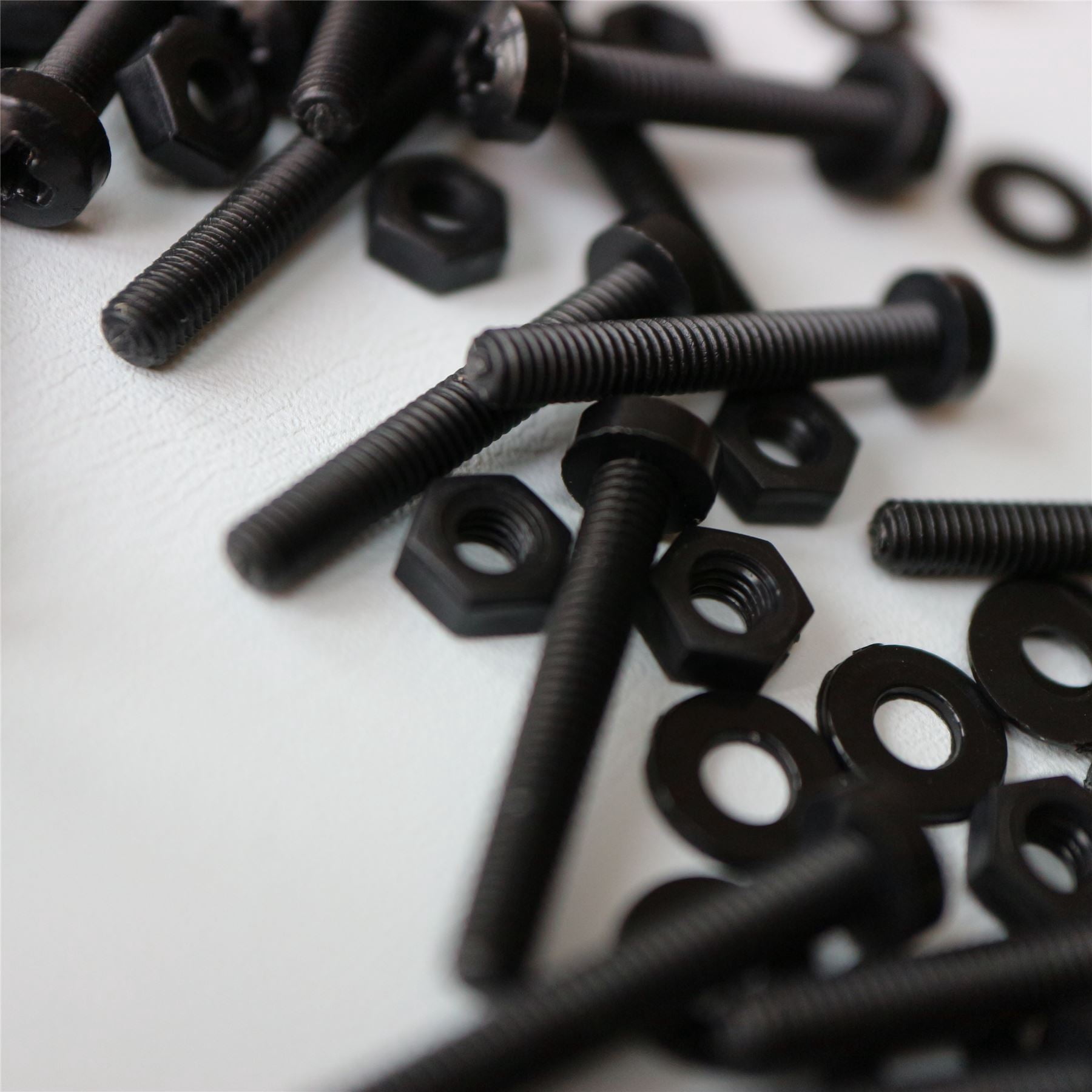 20 x Black Pan Head Screws Polypropylene (PP) Plastic Nuts and Bolts, M3 x 20mm, Washers, (3/32 x 25/32 in)