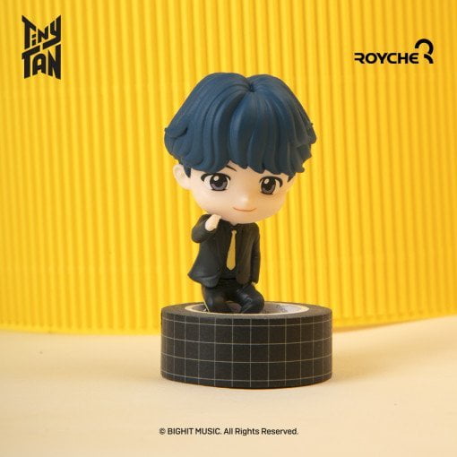 monitor figure bts
